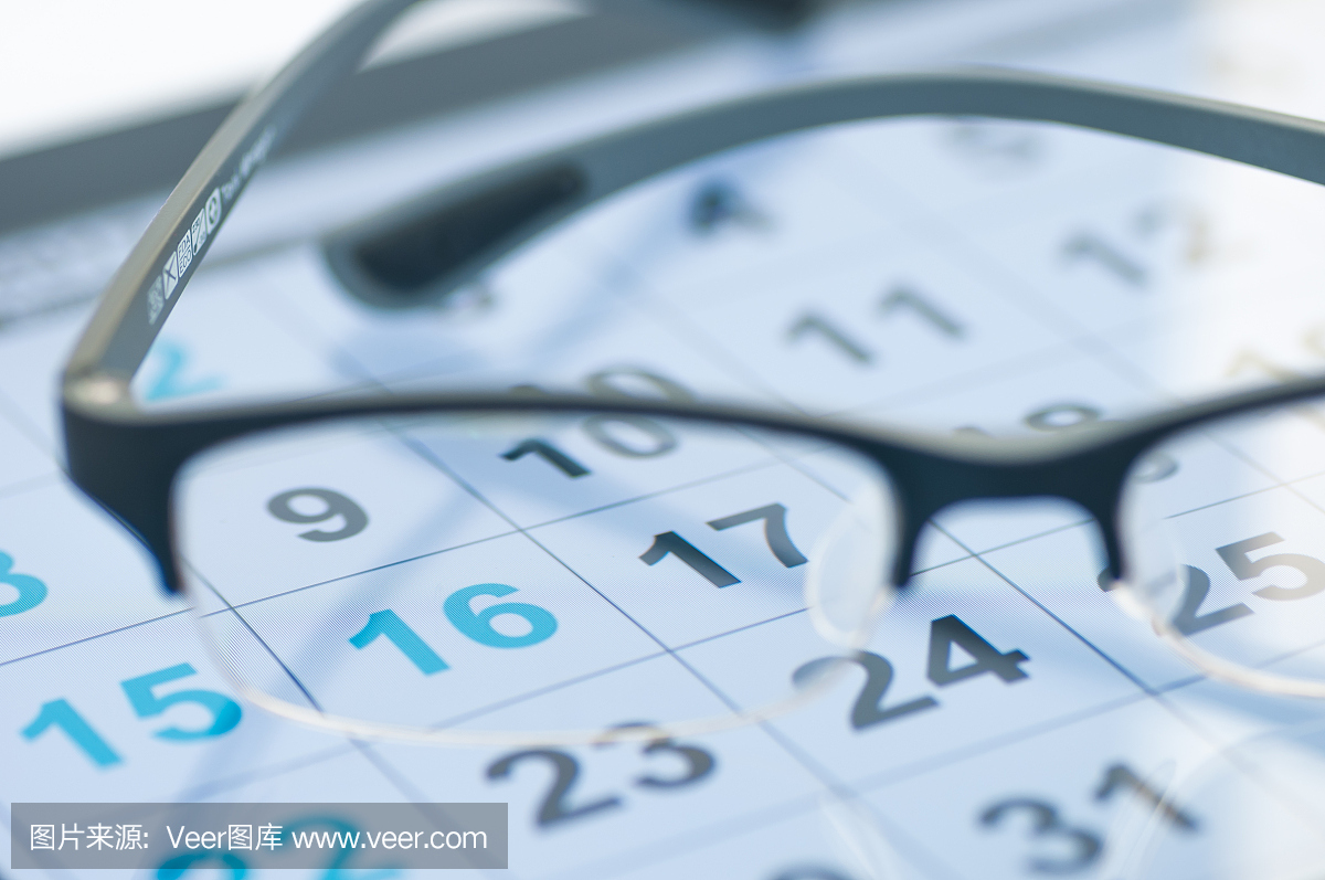 日歷配眼鏡,新年上班時間